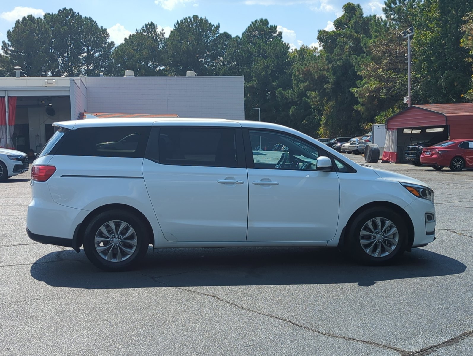 2021 Kia Sedona LX photo 3