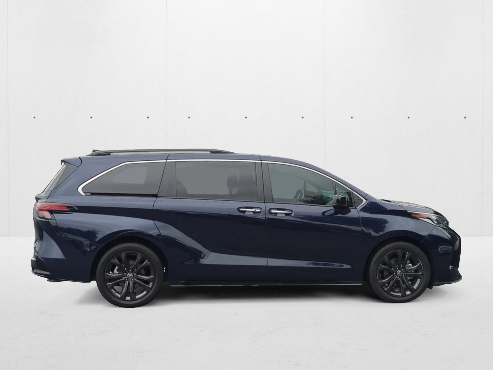 2022 Toyota Sienna XSE photo 4