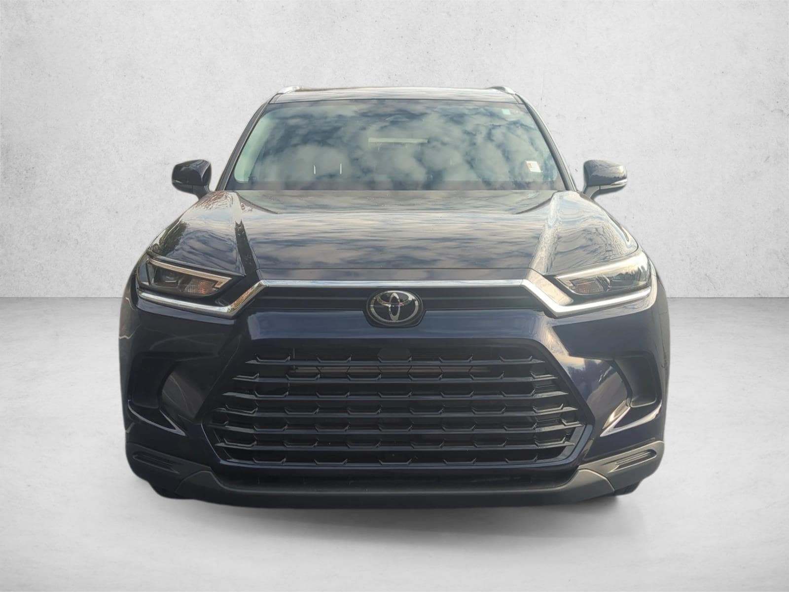 2024 Toyota Highlander Hybrid XLE photo 2