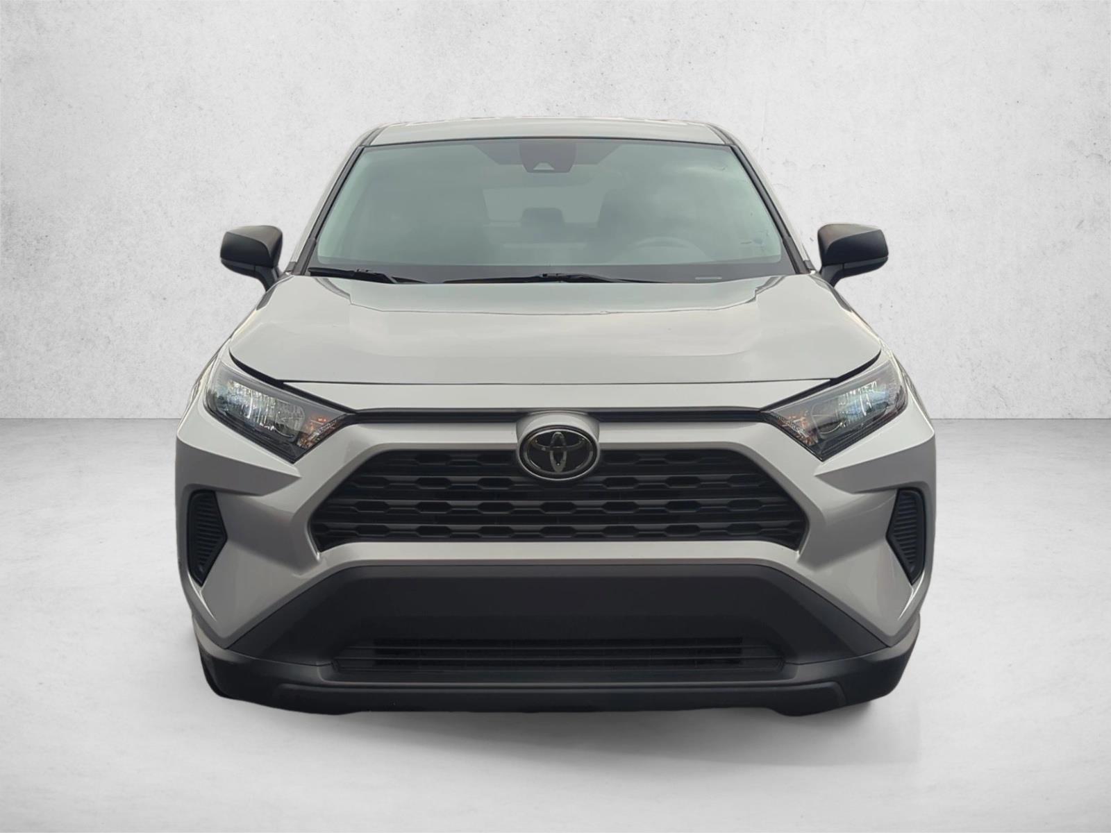2022 Toyota RAV4 LE photo 2
