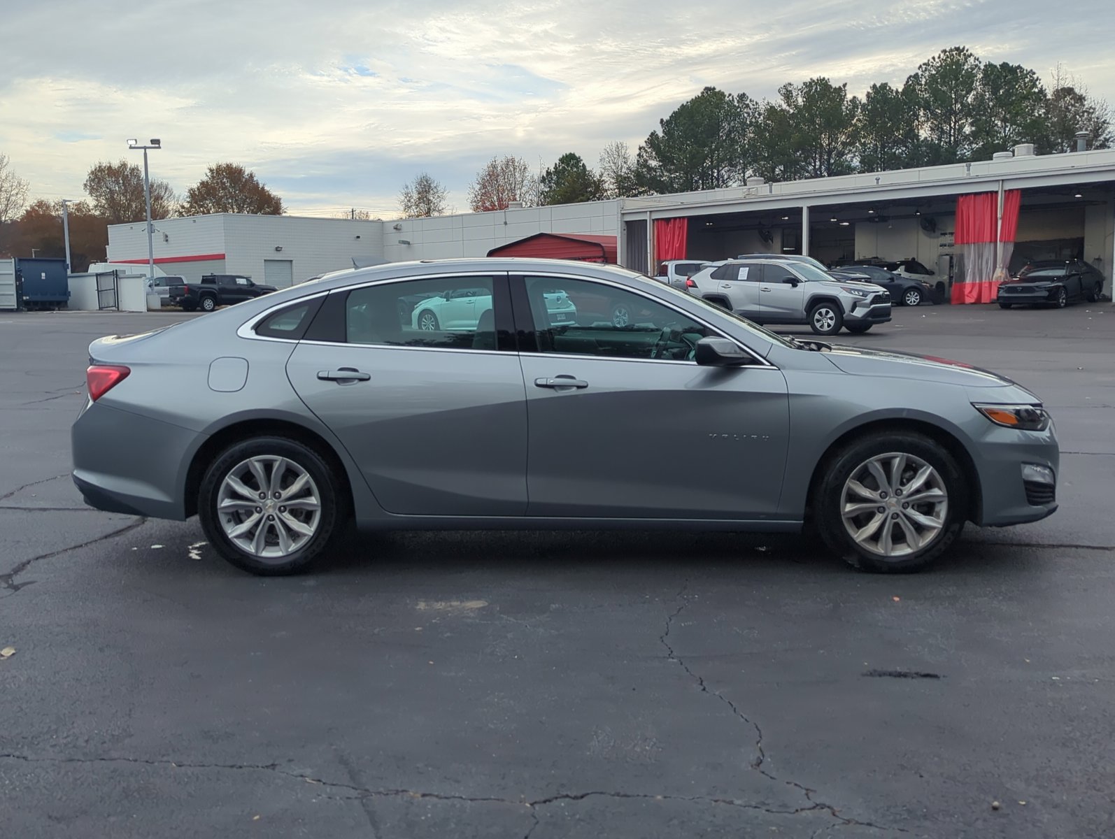 2024 Chevrolet Malibu 1LT photo 3
