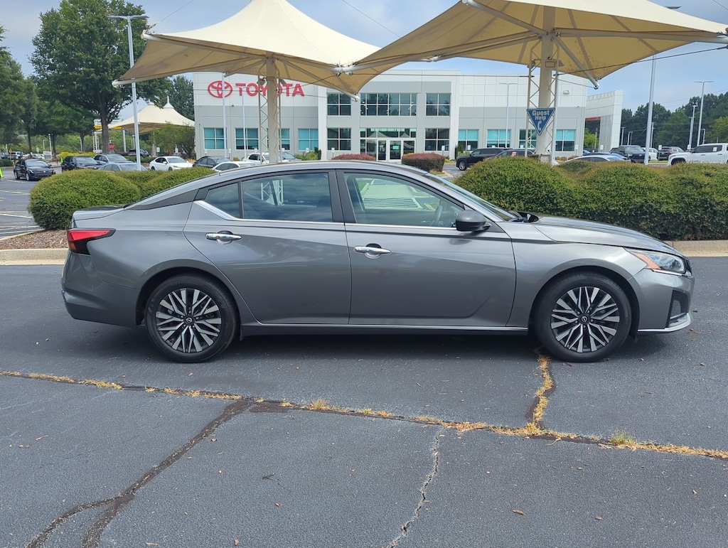 Used 2024 Nissan Altima 2.5 SV Sedan