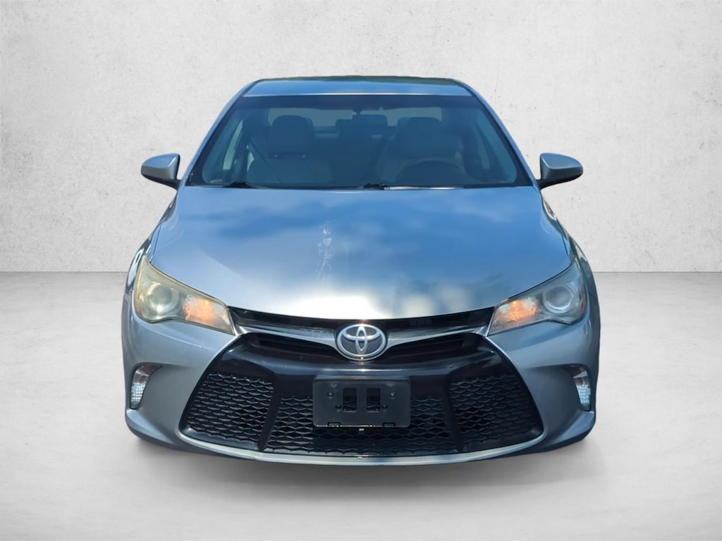 Used 2016 Toyota Camry SE Sedan