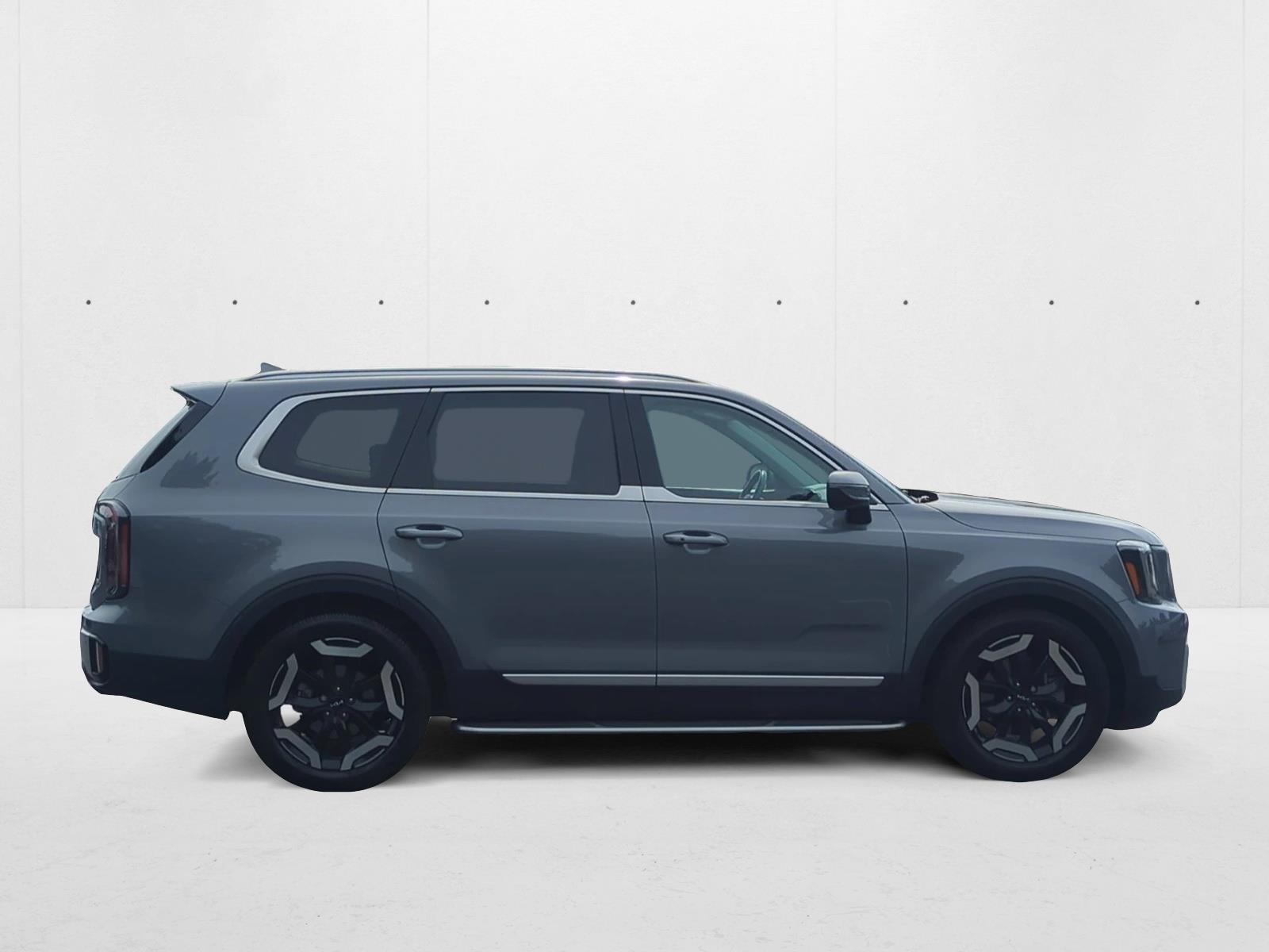 2023 Kia Telluride EX photo 2