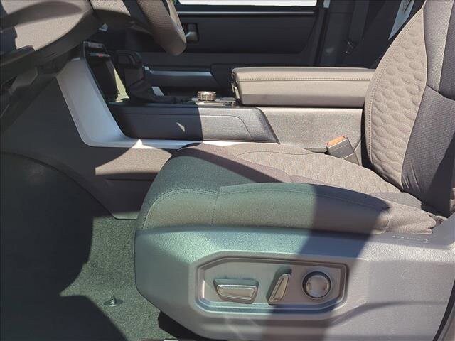 2025 Toyota Tundra SR5 - Photo 17