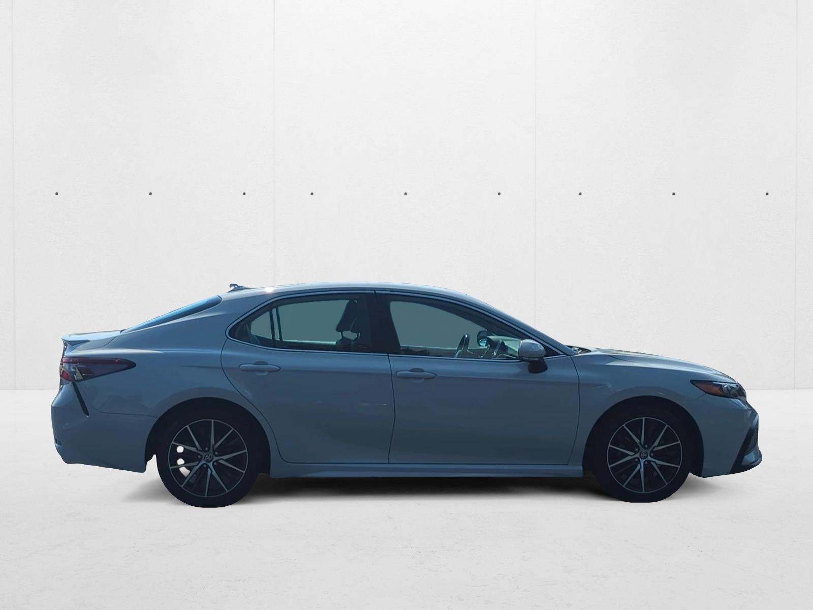 2023 Toyota Camry SE photo 4