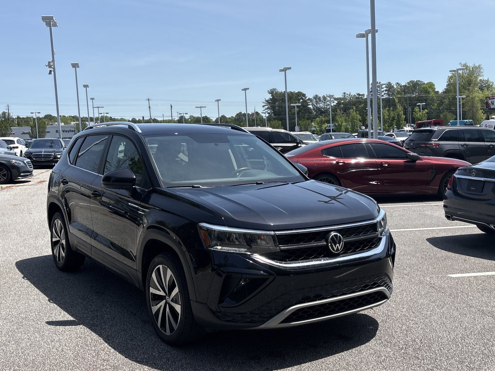 2022 Volkswagen Taos SE photo 3