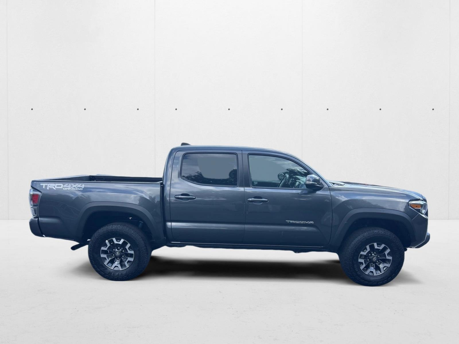 2023 Toyota Tacoma TRD V6 photo 2