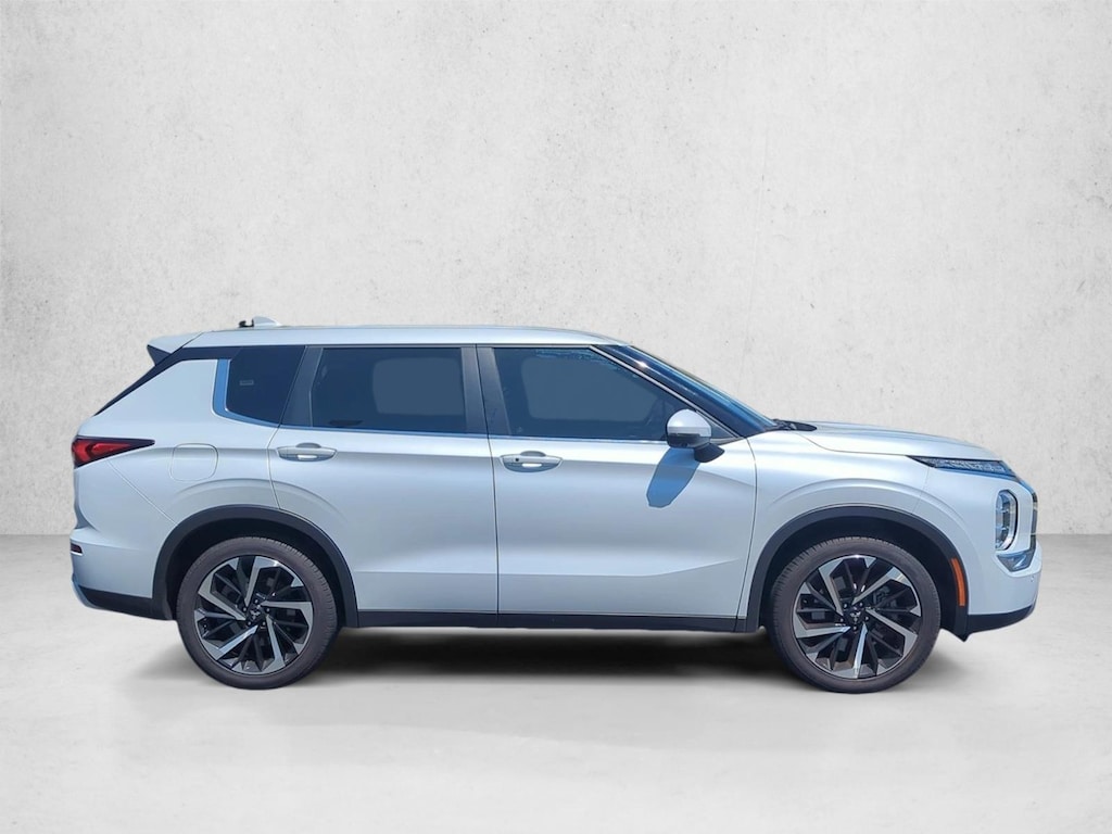 Used 2024 Mitsubishi Outlander SE SUV