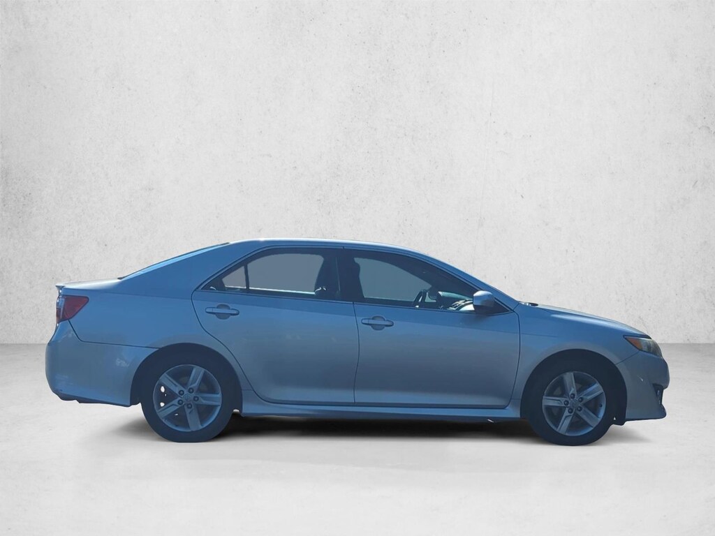 Used 2013 Toyota Camry SE Sedan