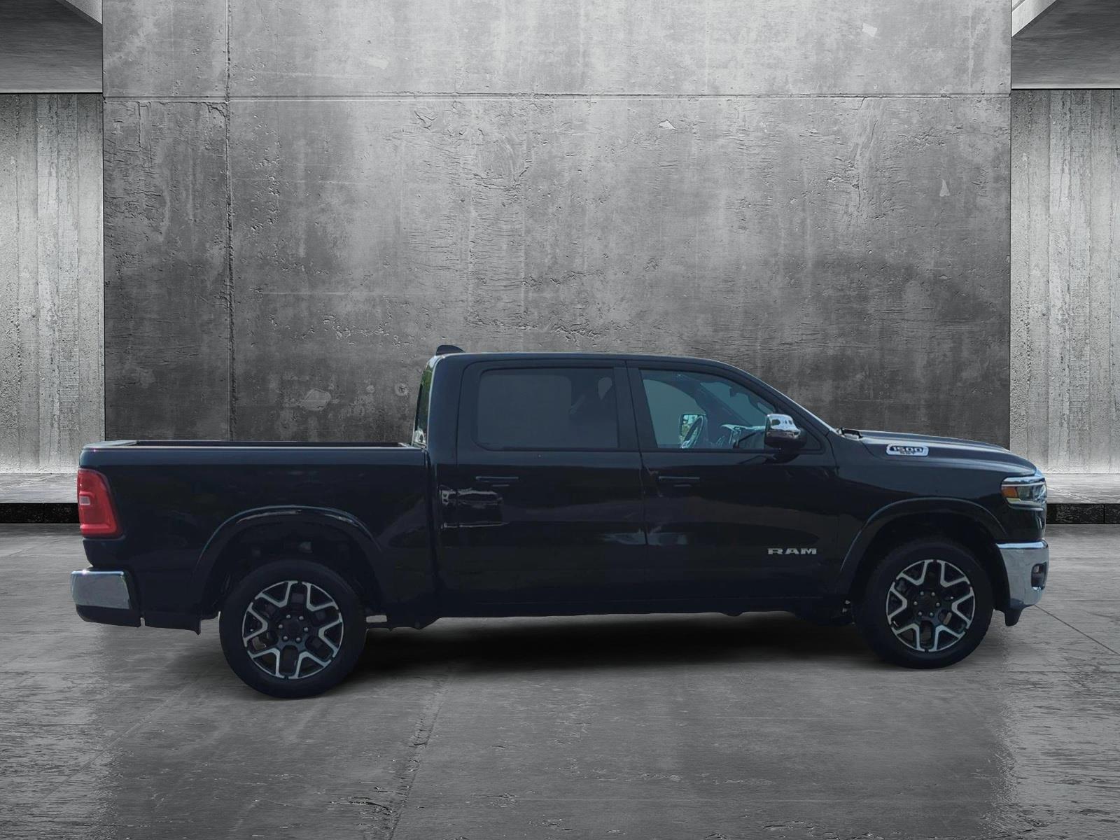 2025 Ram 1500 Laramie photo 4