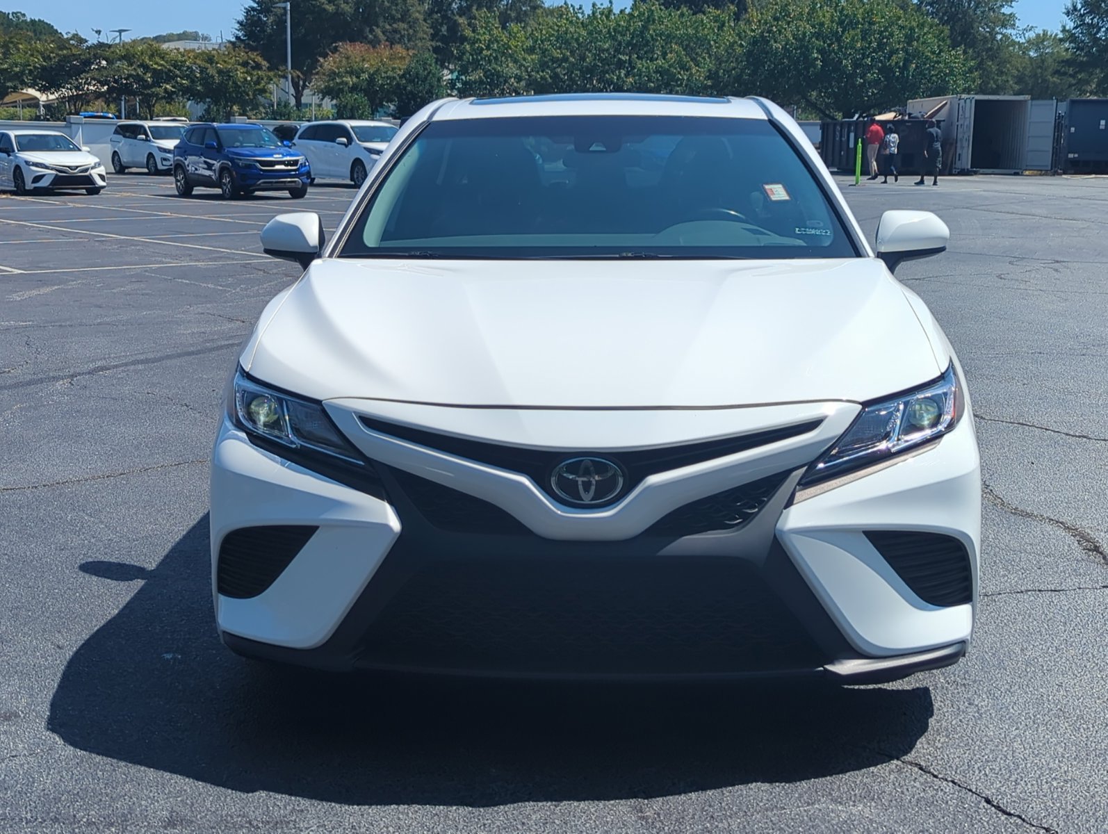 2019 Toyota Camry SE photo 2