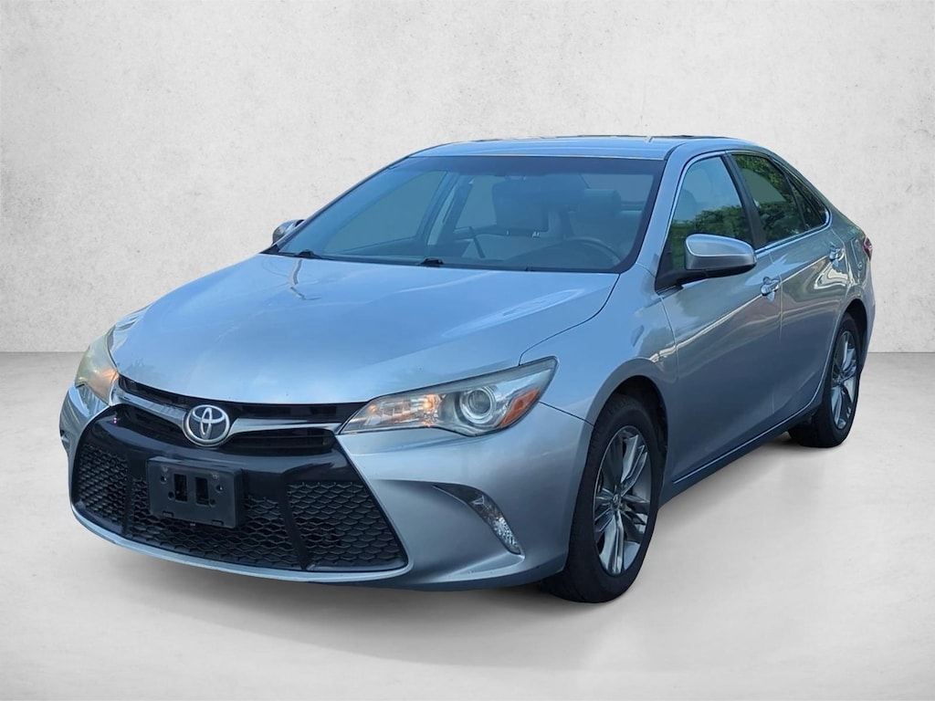 Used 2016 Toyota Camry SE Sedan