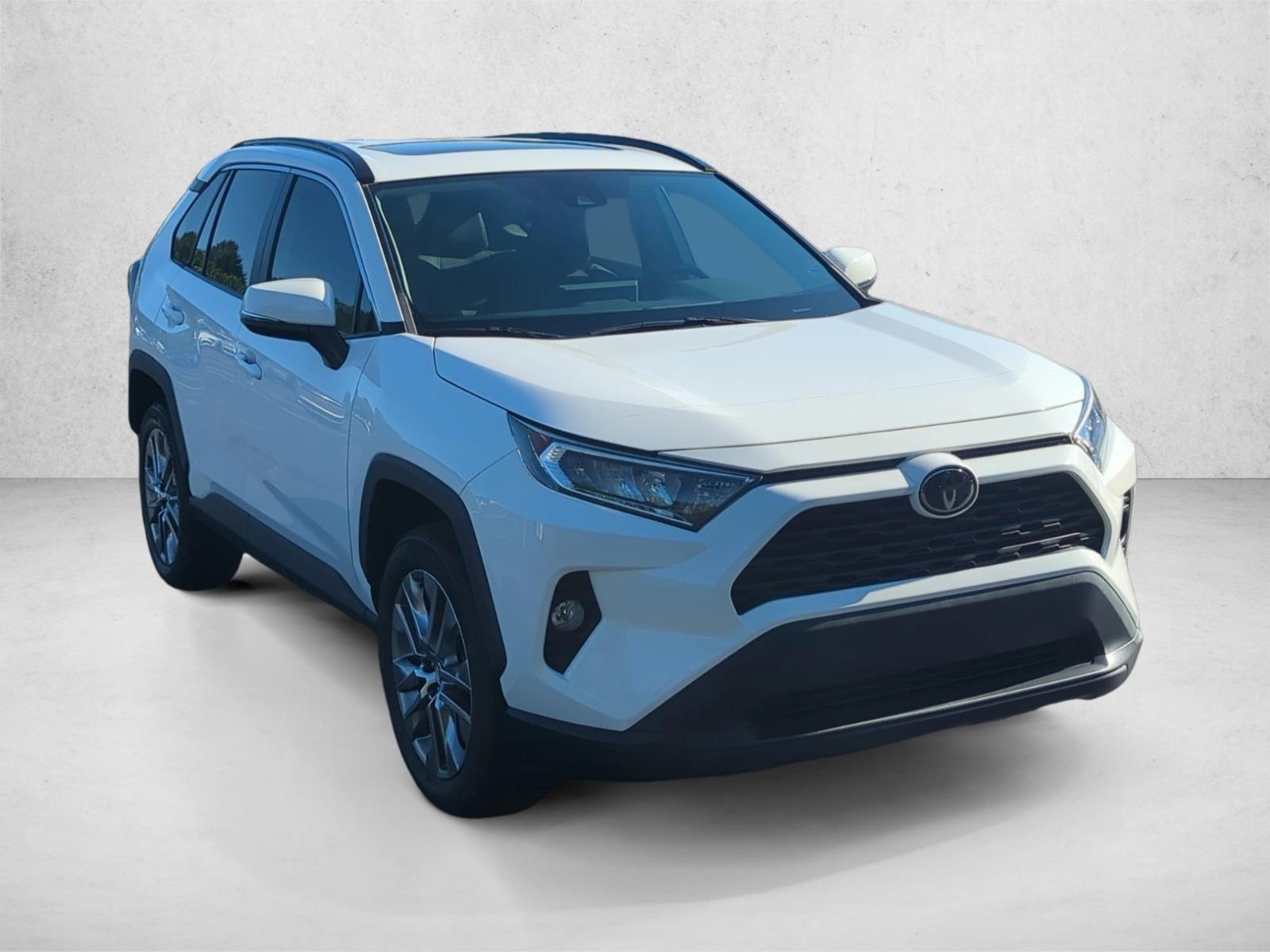 2020 Toyota RAV4 XLE Premium photo 2