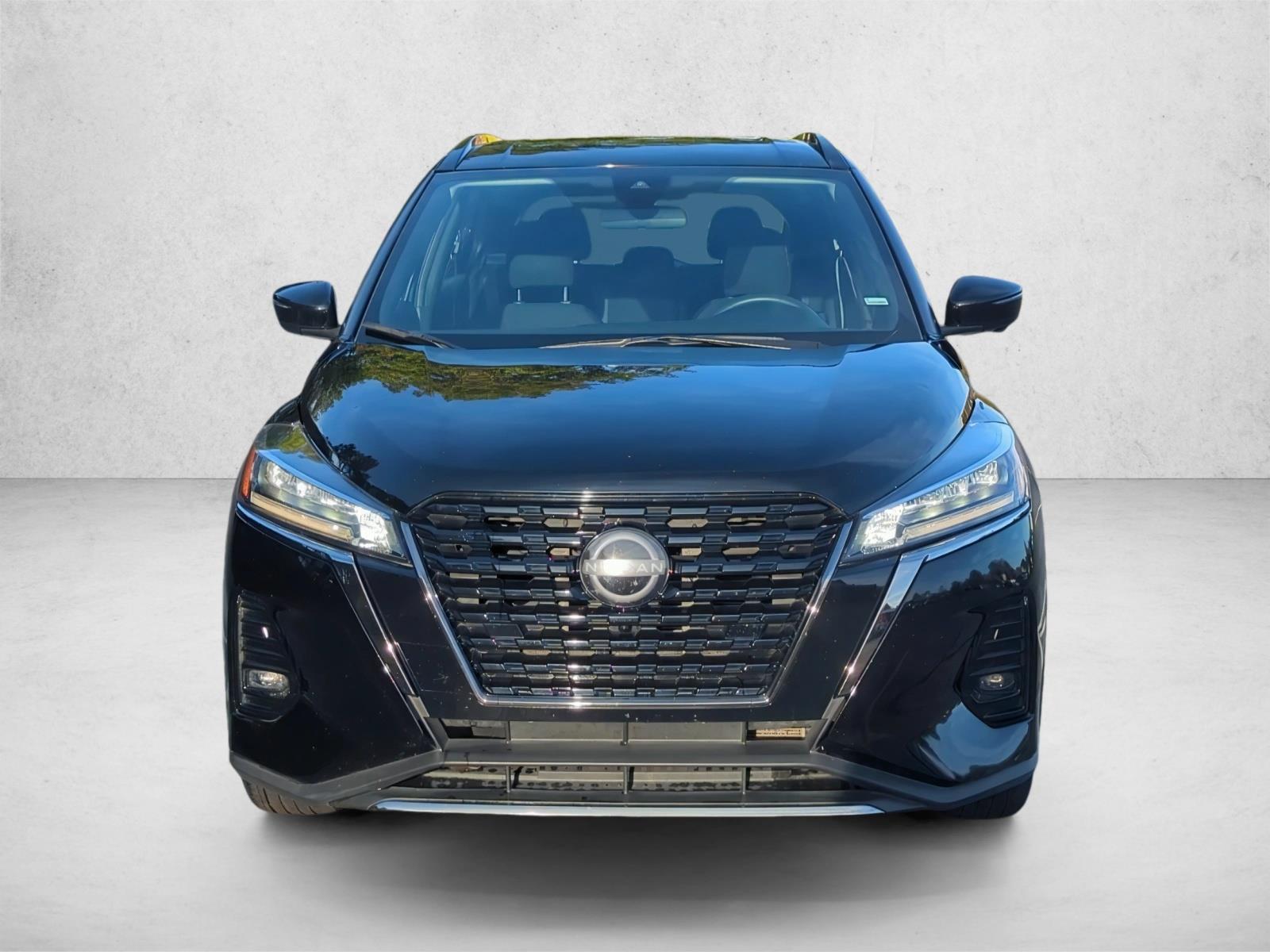 2024 Nissan Kicks SR photo 2