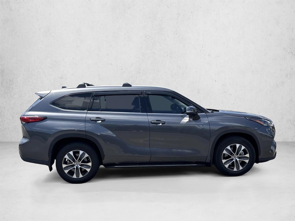 Used 2022 Toyota Highlander XLE SUV
