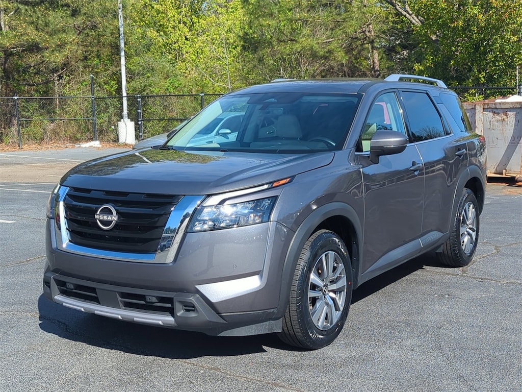 Used 2025 Nissan Pathfinder SL SUV