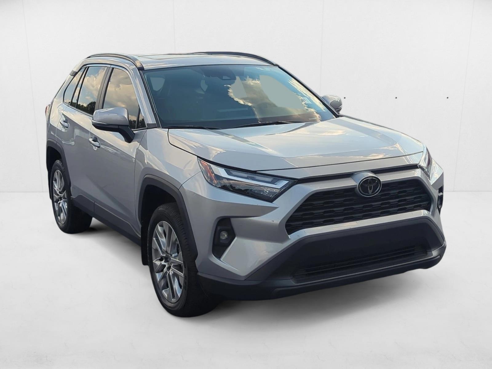 2024 Toyota RAV4 XLE Premium photo 3