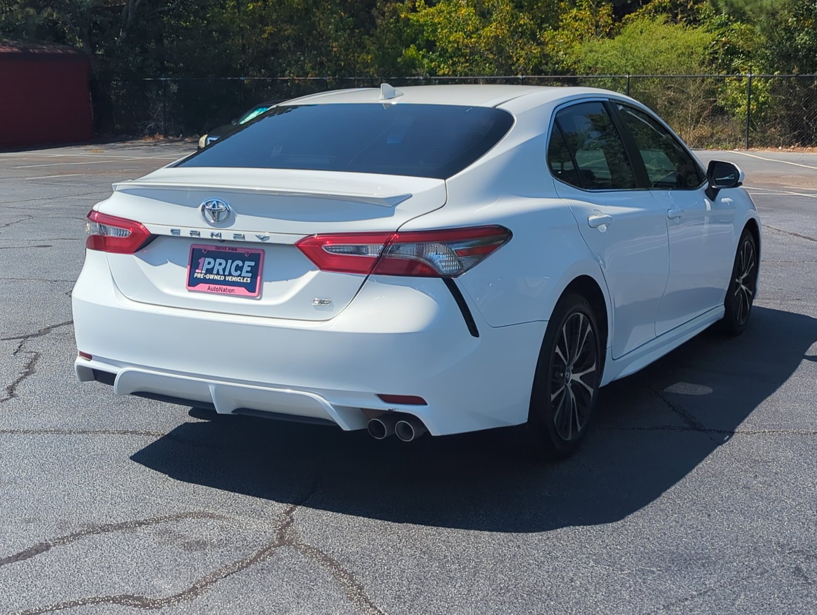 2019 Toyota Camry SE photo 4