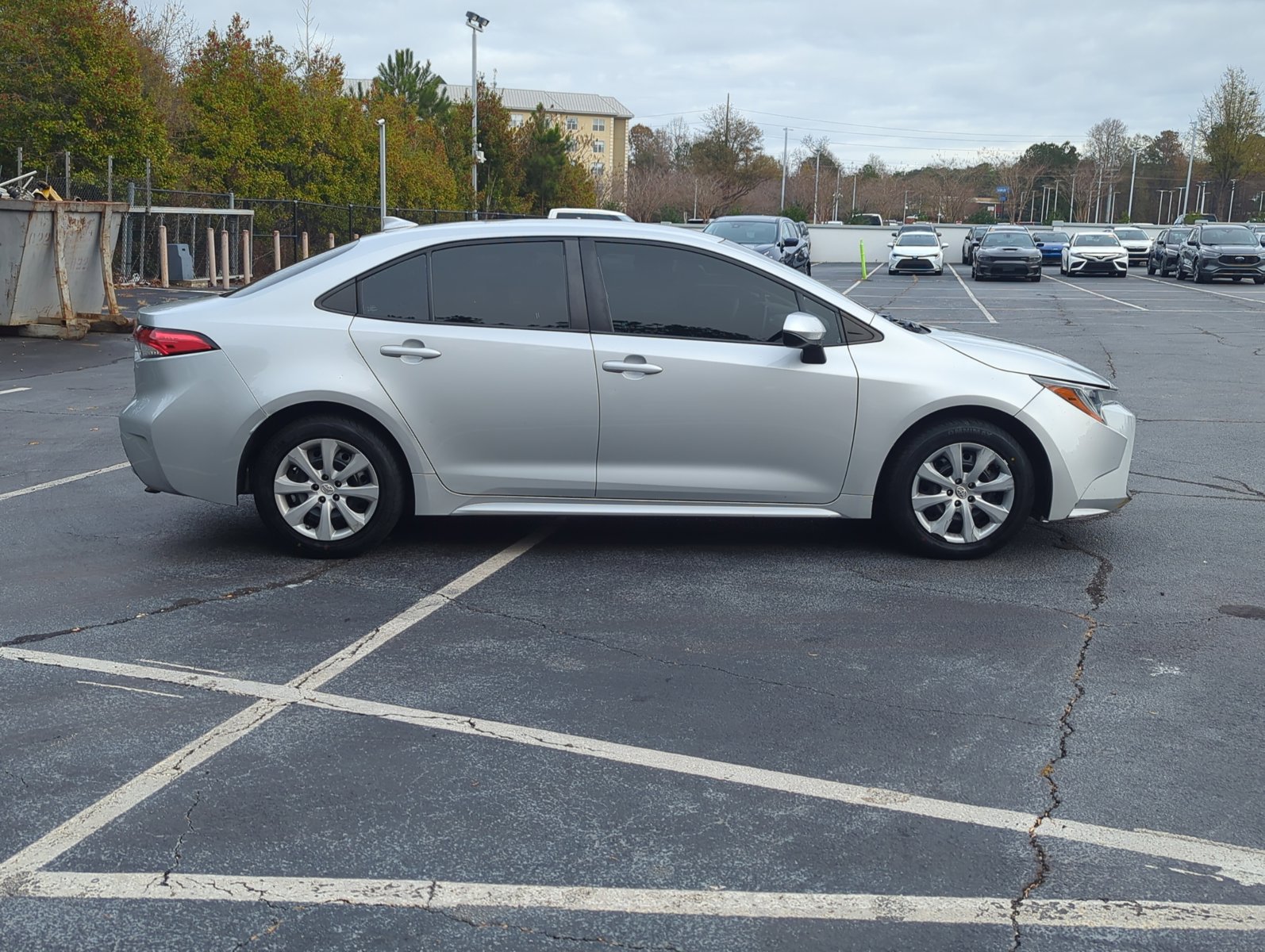 2020 Toyota Corolla LE photo 3