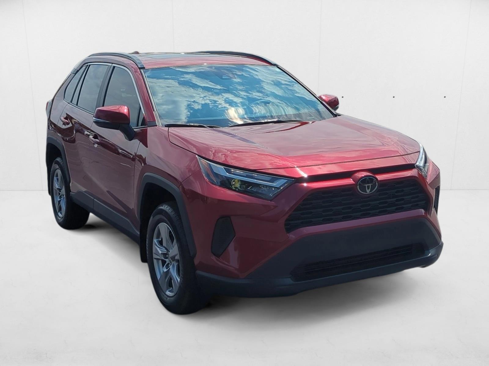 2025 Toyota RAV4 XLE photo 3