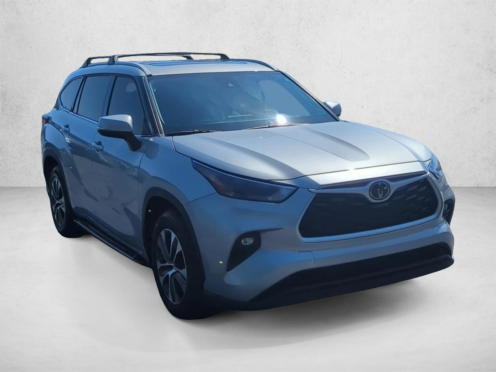 2022 Toyota Highlander XLE photo 3