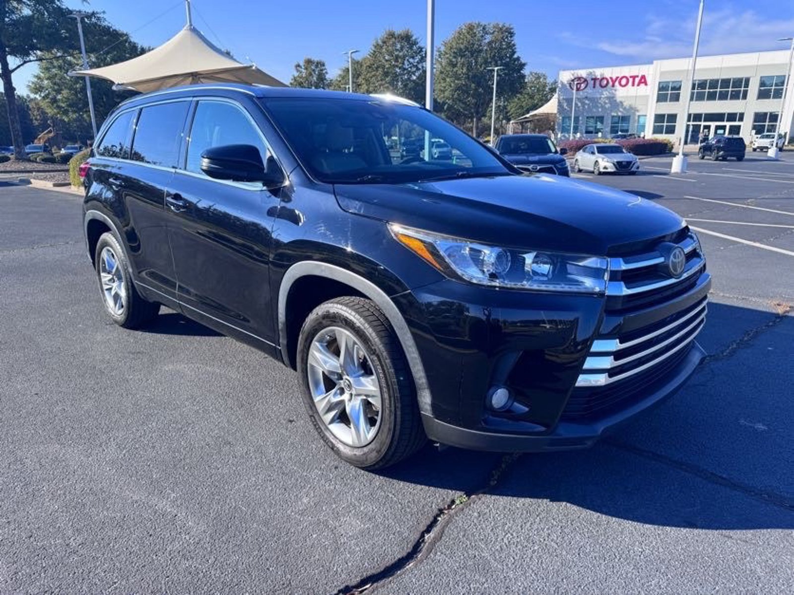 Used 2017 Toyota Highlander Limited V6 SUV