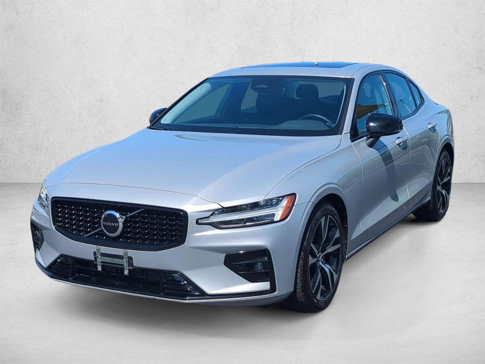 2024 Volvo S60 B5 Core Dark Theme's photo
