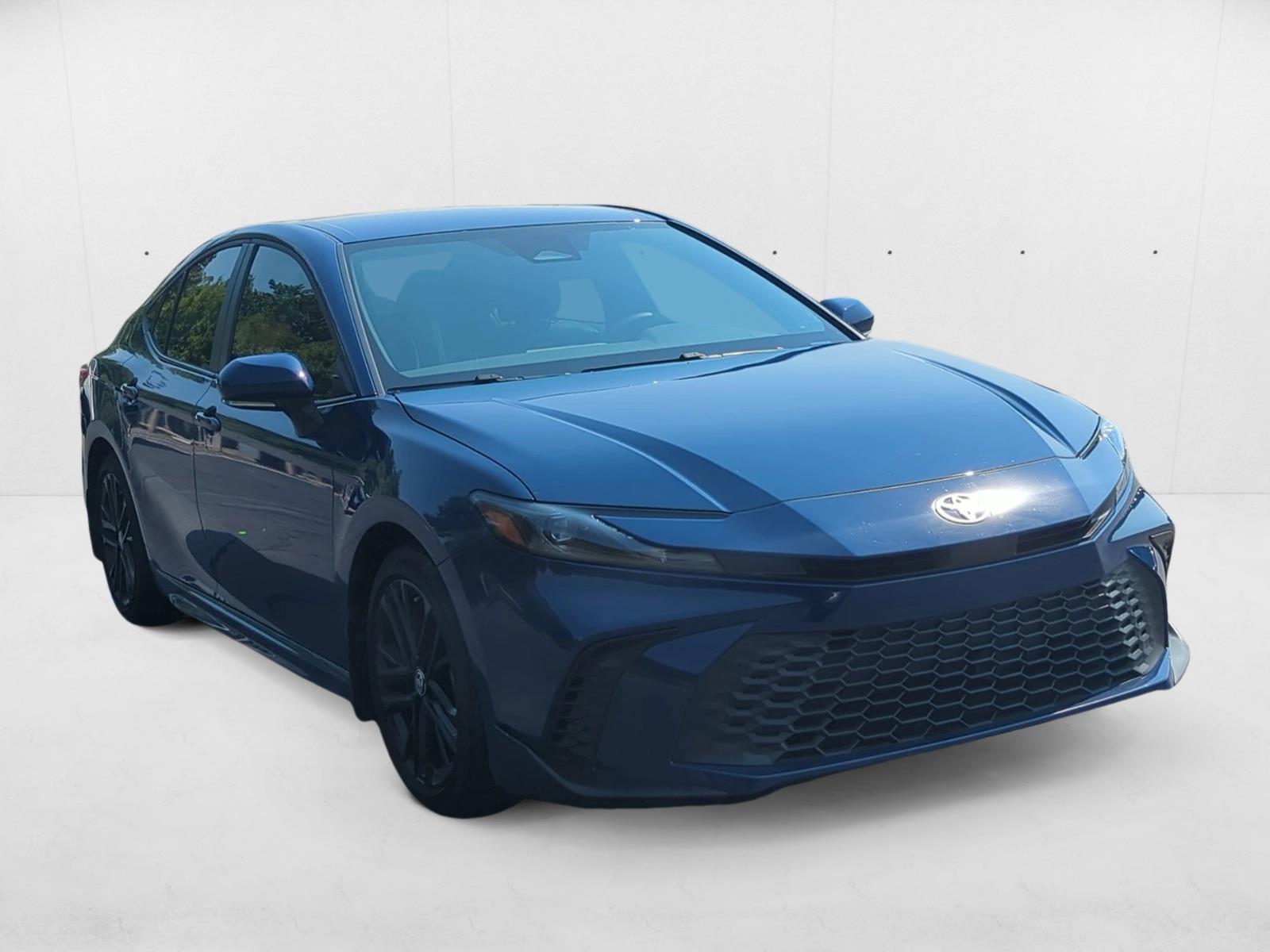2025 Toyota Camry SE photo 3