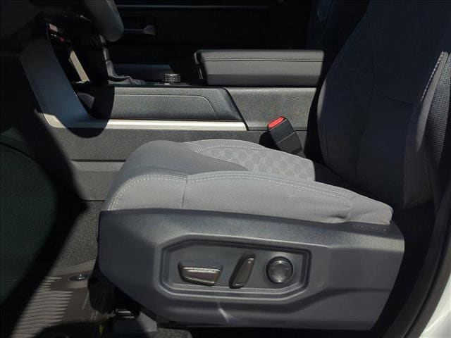 2025 Toyota Tundra SR5 - Photo 17