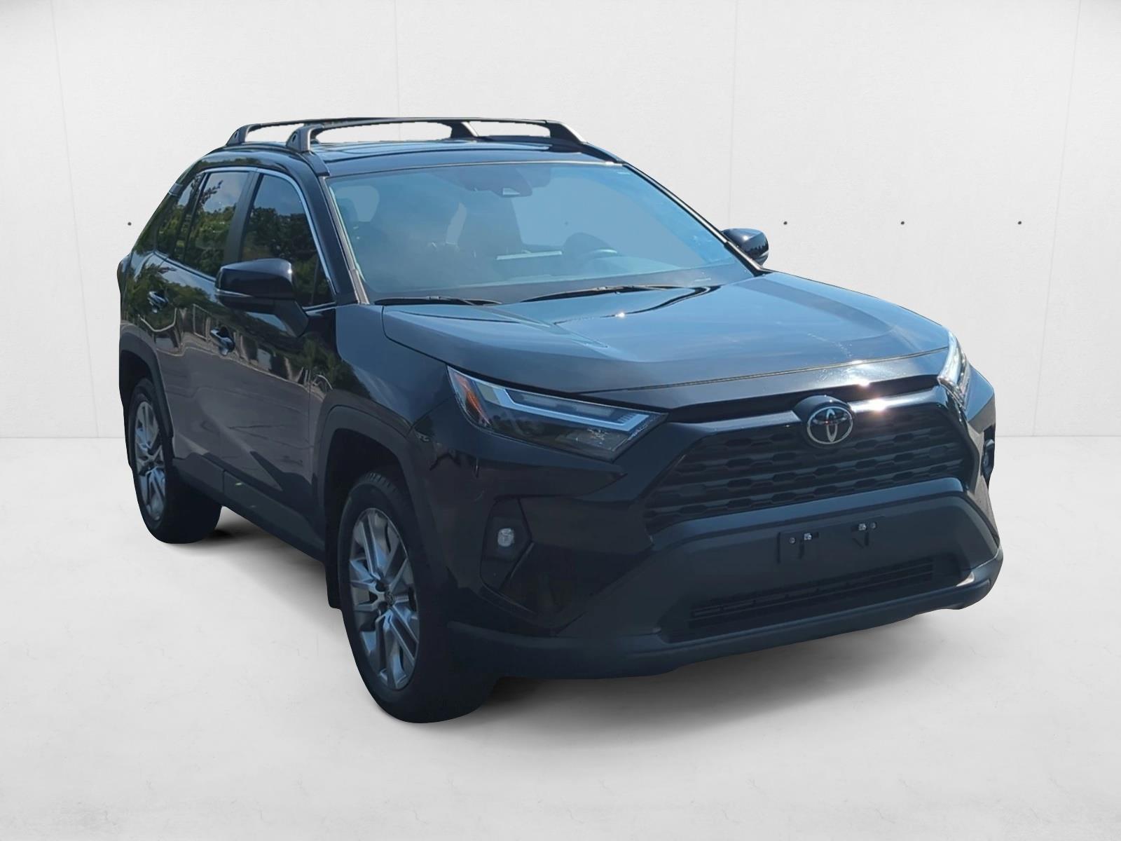 2023 Toyota RAV4 XLE Premium photo 3