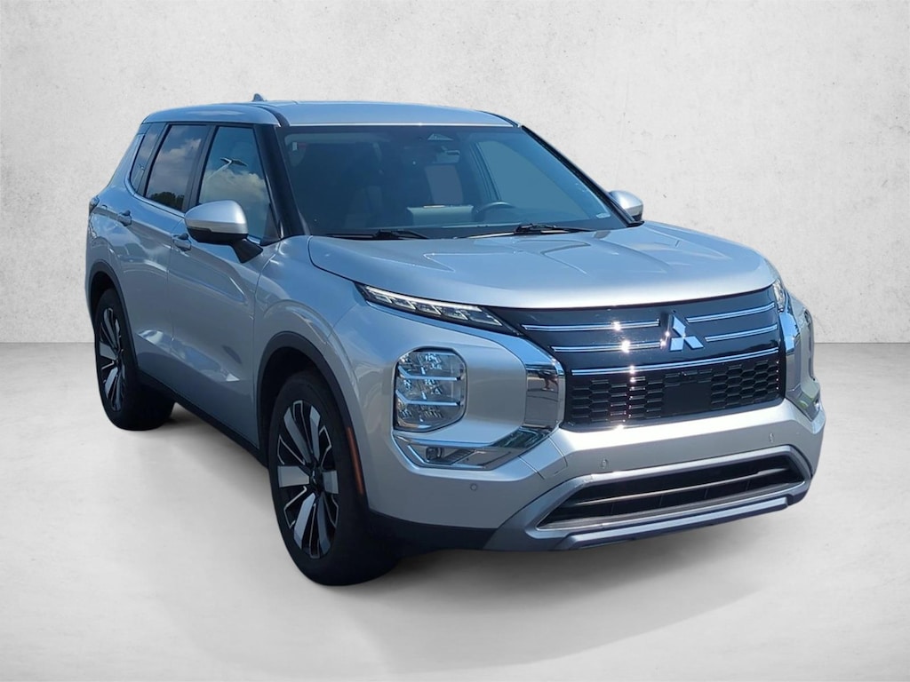 Used 2025 Mitsubishi Outlander SE SUV