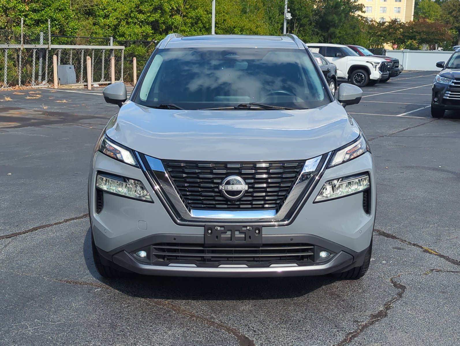 2022 Nissan Rogue SL photo 2