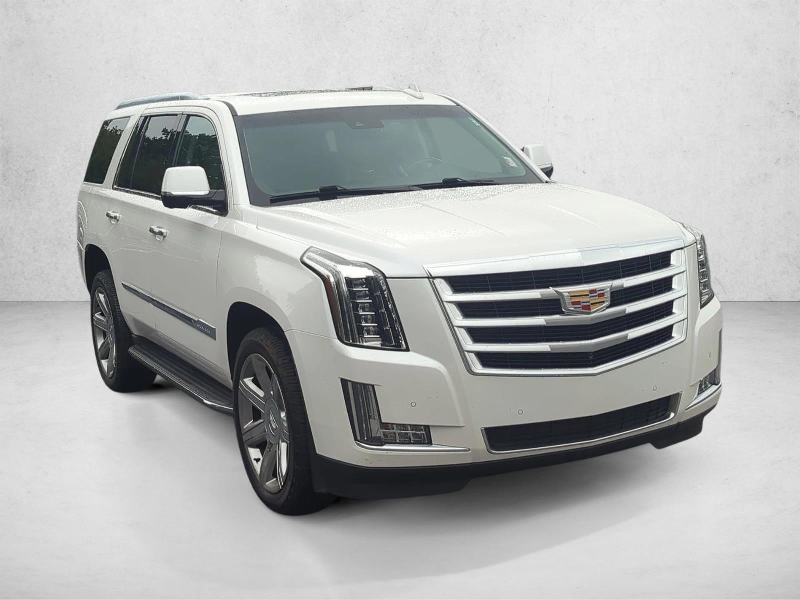 2016 Cadillac Escalade Luxury photo 3