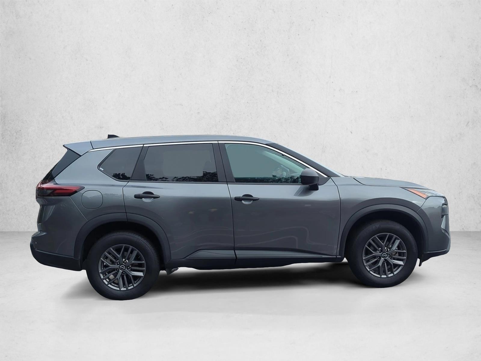 2024 Nissan Rogue S photo 2