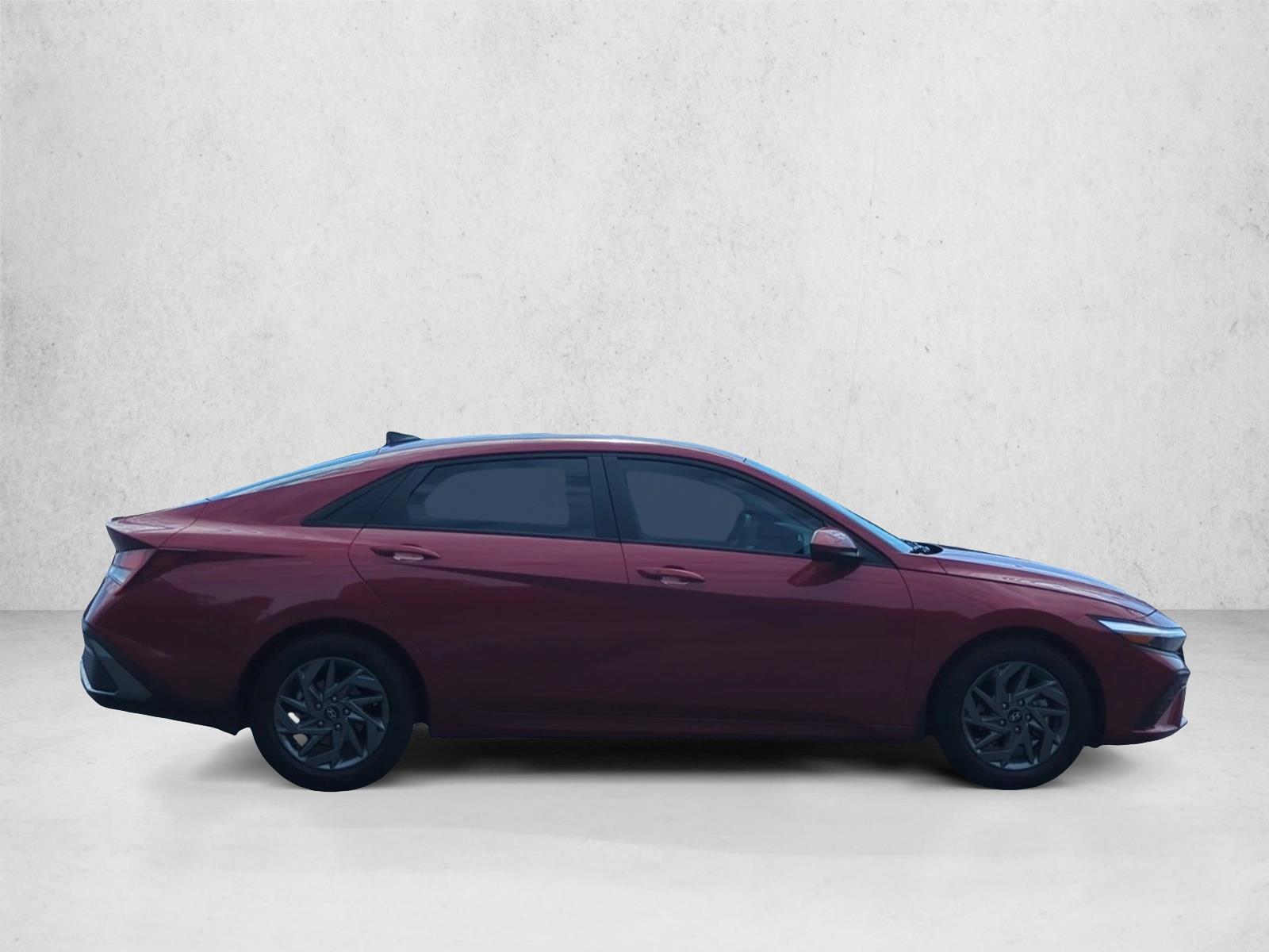 2024 Hyundai Elantra SEL photo 4