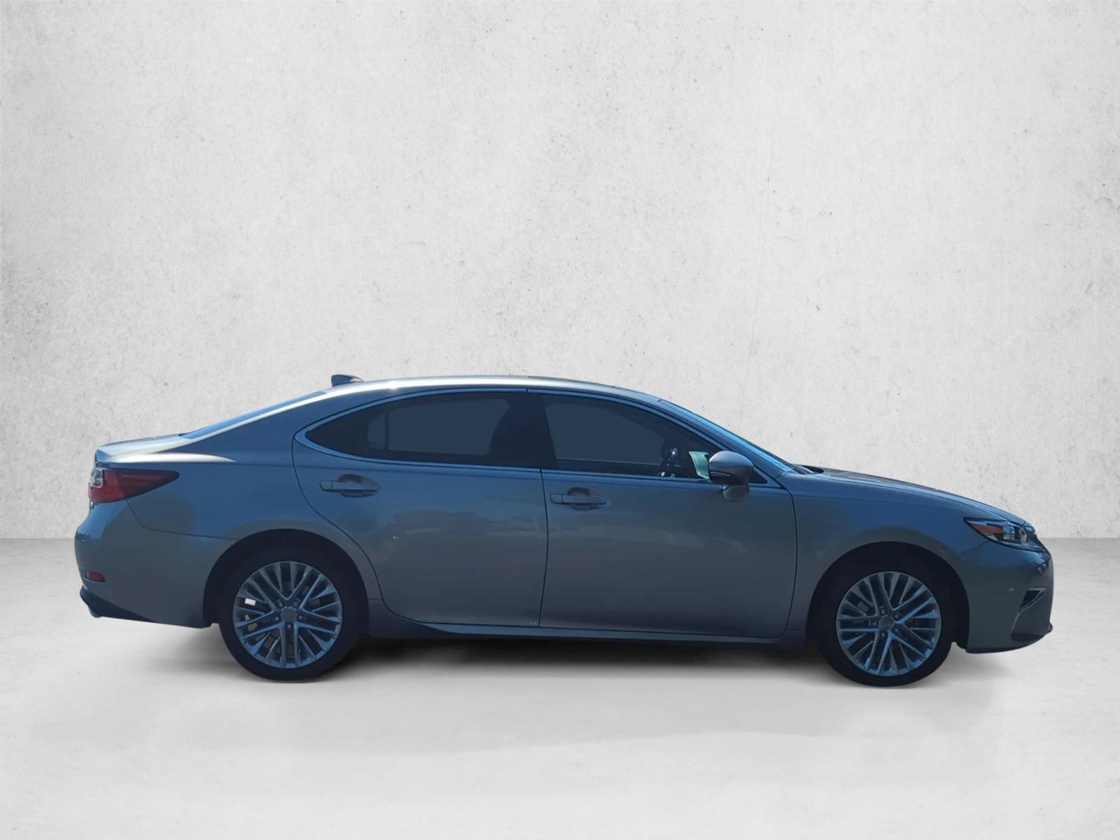 2016 Lexus ES 350 photo 4