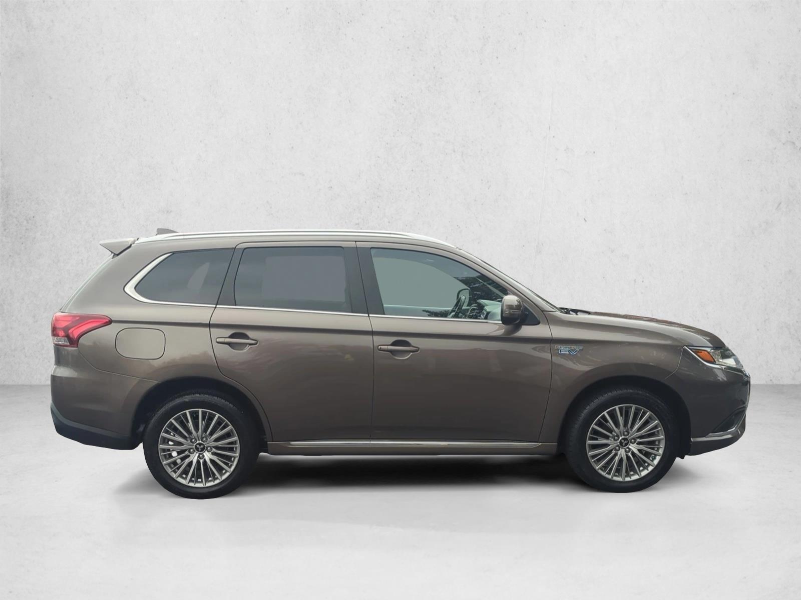 2020 Mitsubishi Outlander PHEV SEL photo 4