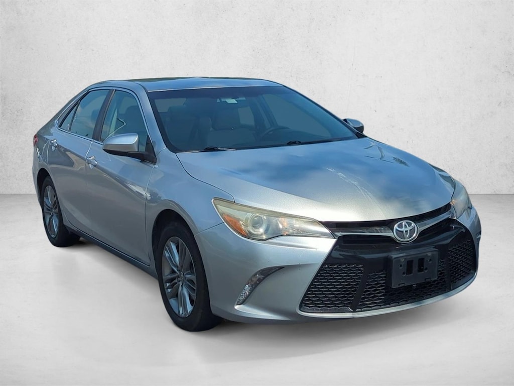 Used 2016 Toyota Camry SE Sedan