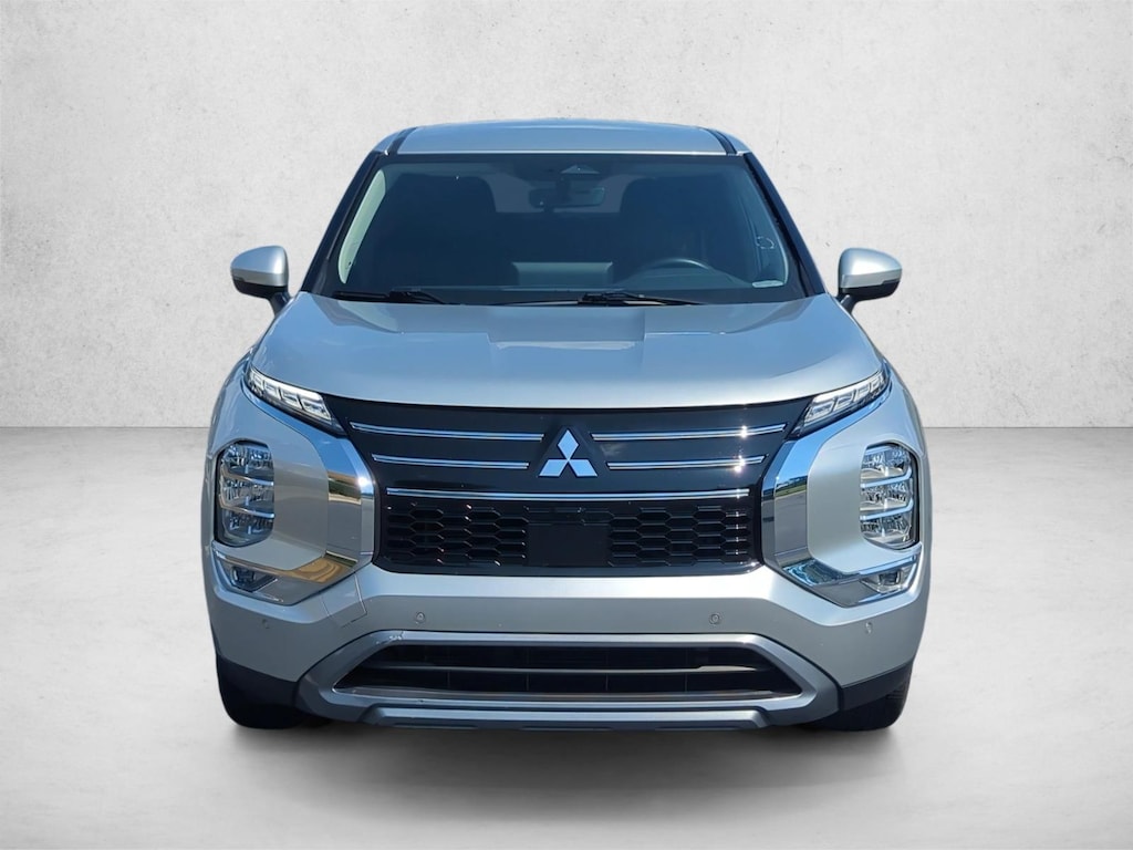 Used 2025 Mitsubishi Outlander SE SUV
