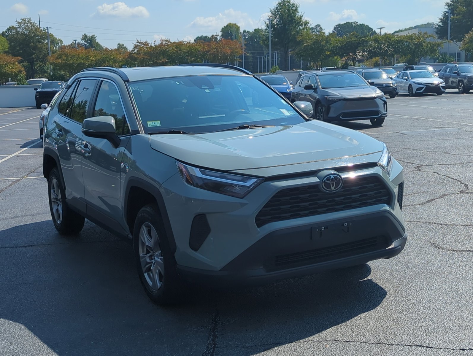 2023 Toyota RAV4 XLE photo 2