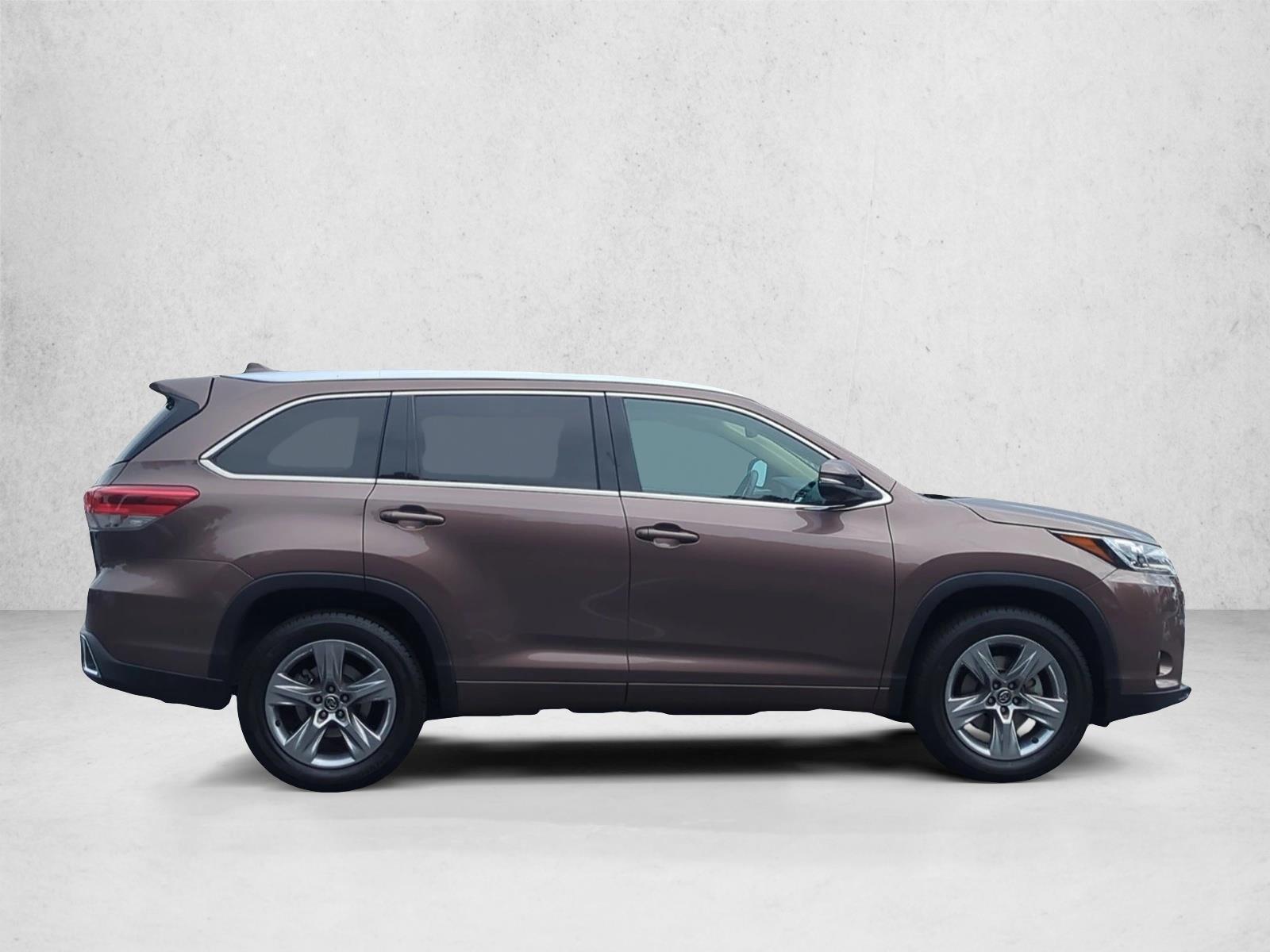 2017 Toyota Highlander Limited photo 4