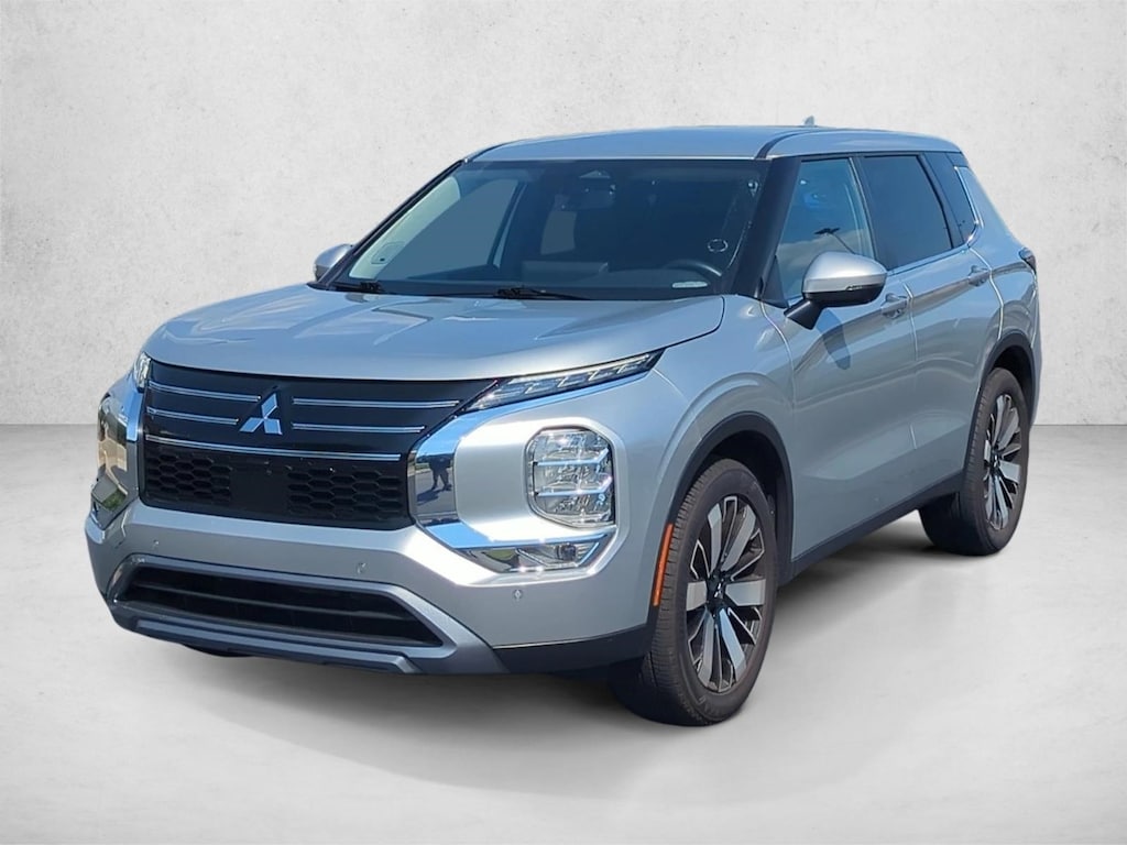 Used 2025 Mitsubishi Outlander SE SUV