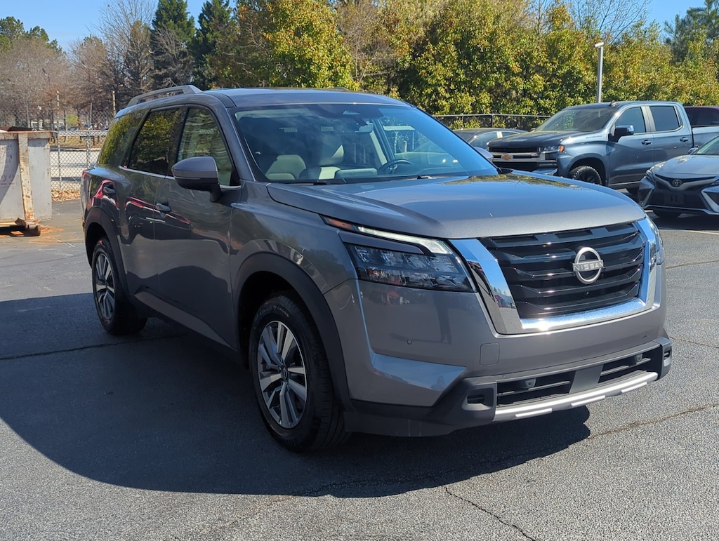 Used 2025 Nissan Pathfinder SL SUV