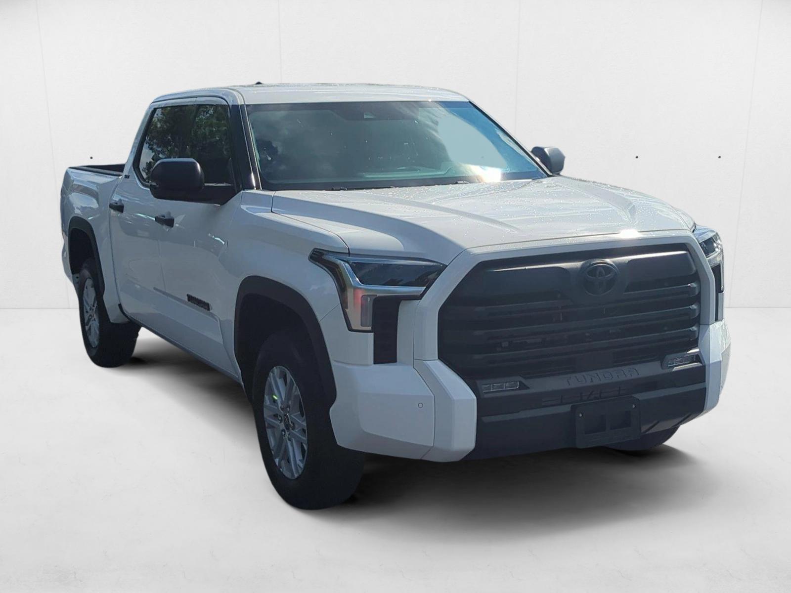2023 Toyota Tundra SR5 CrewMax photo 3