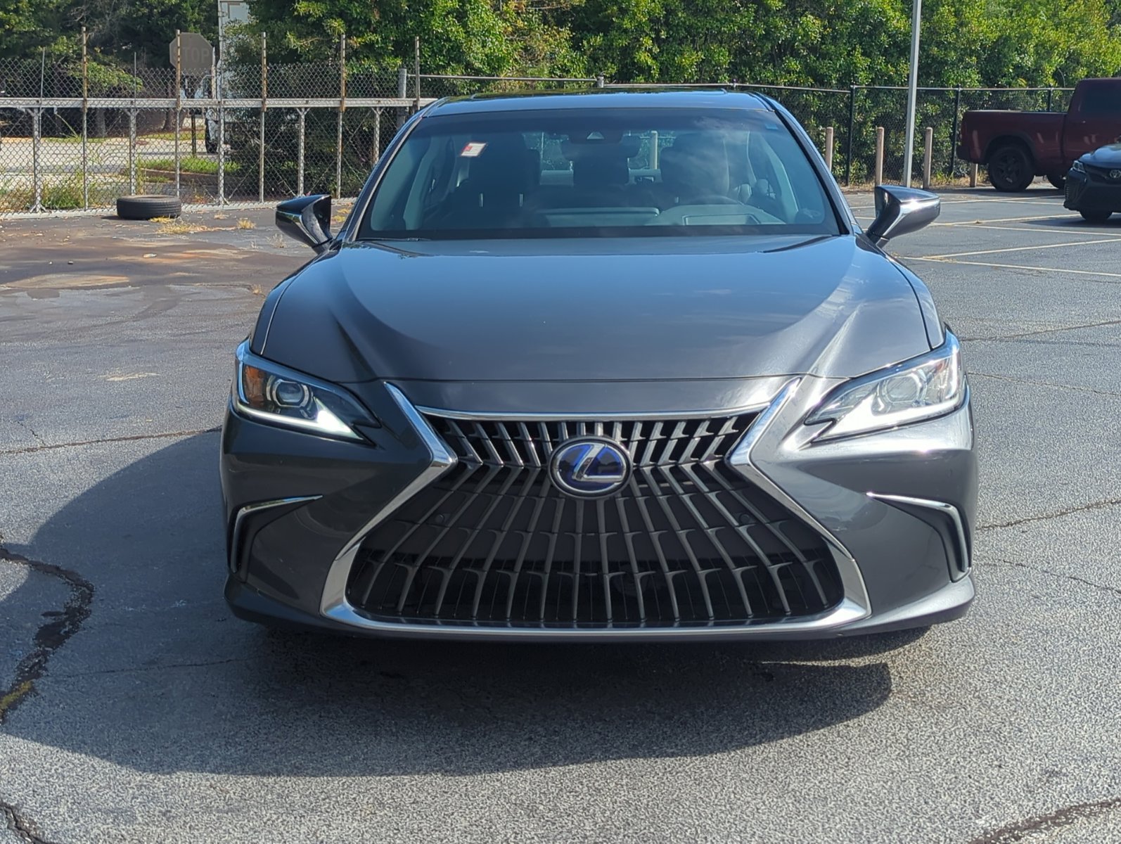 2022 Lexus ES 300h photo 2