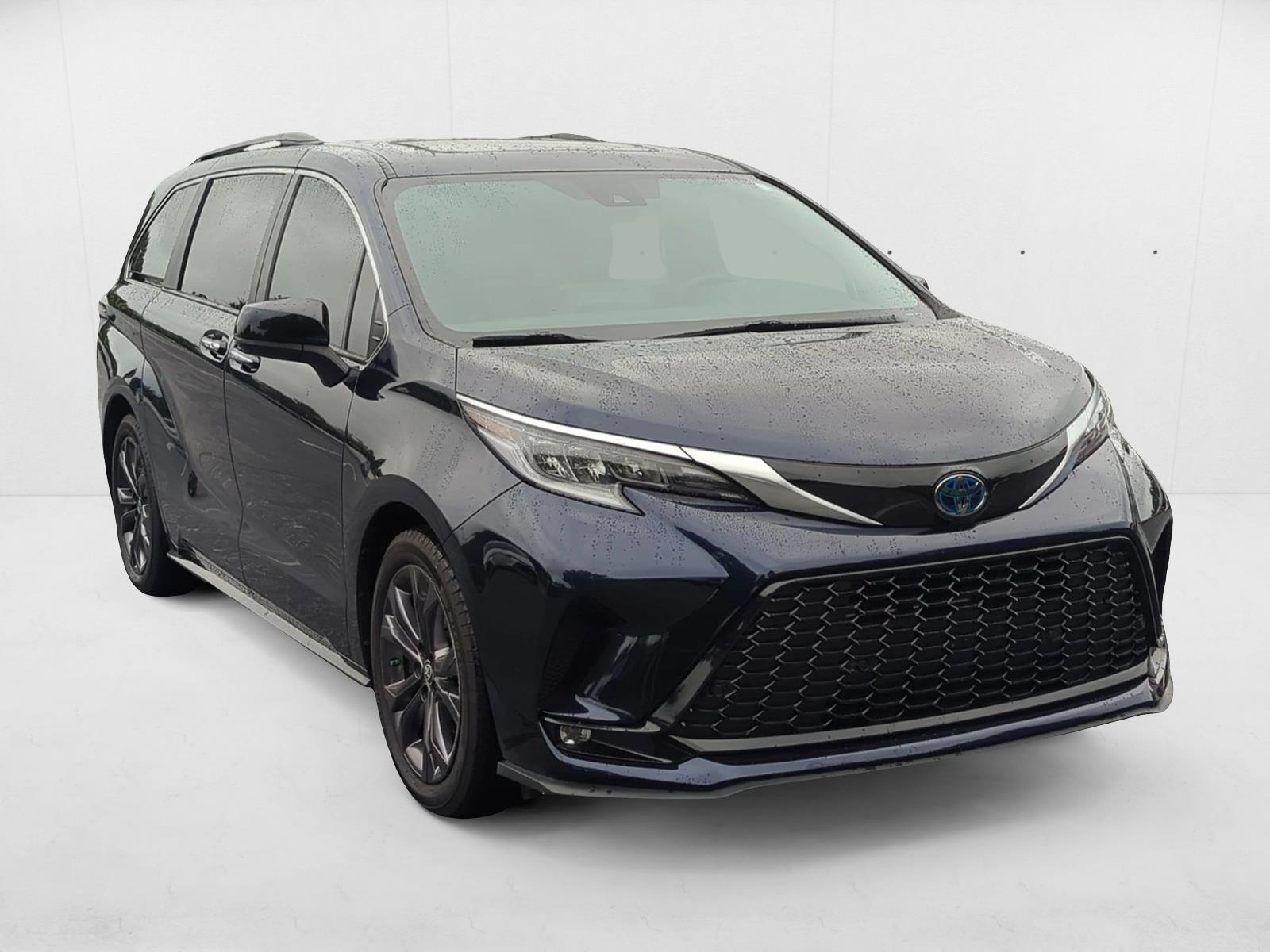2022 Toyota Sienna XSE photo 3