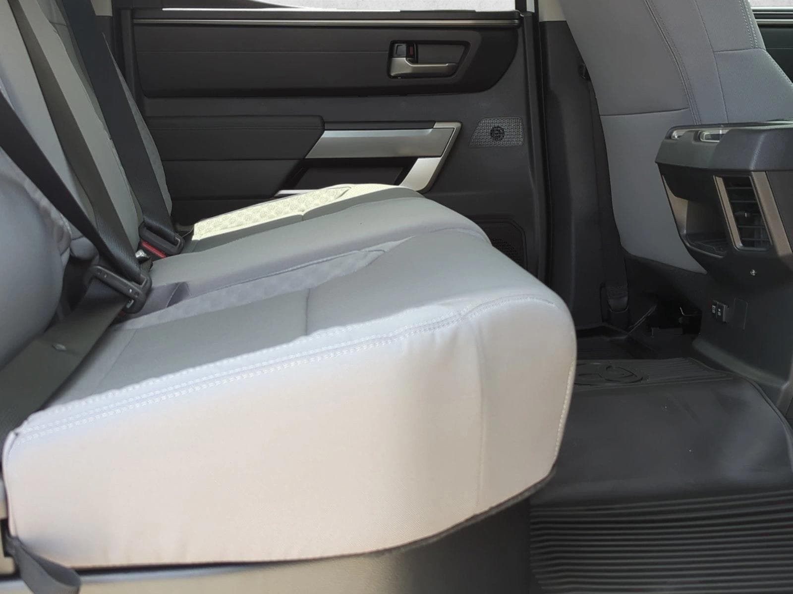 2024 Toyota Tundra SR5 - Photo 18