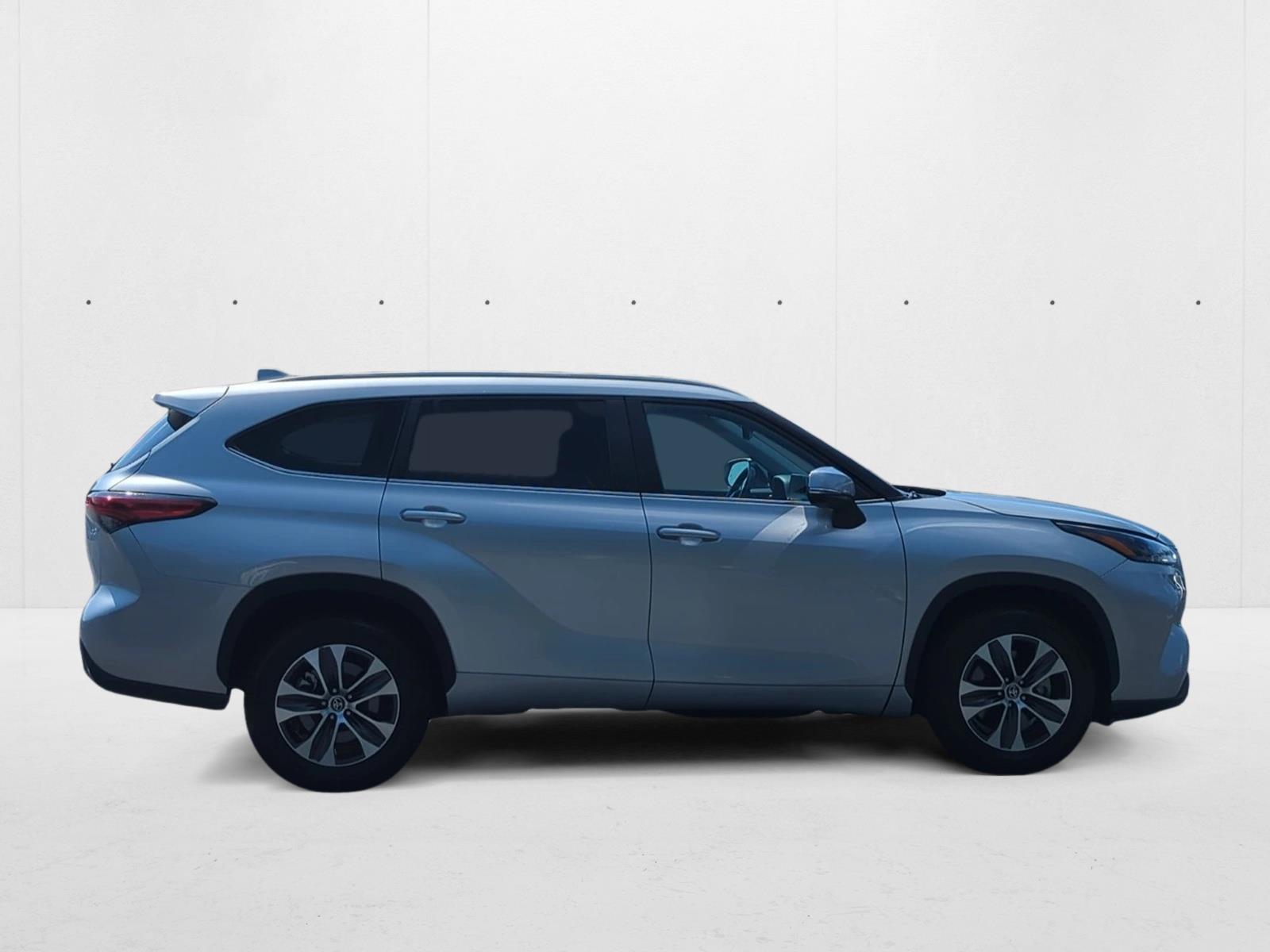 2023 Toyota Highlander XLE photo 4