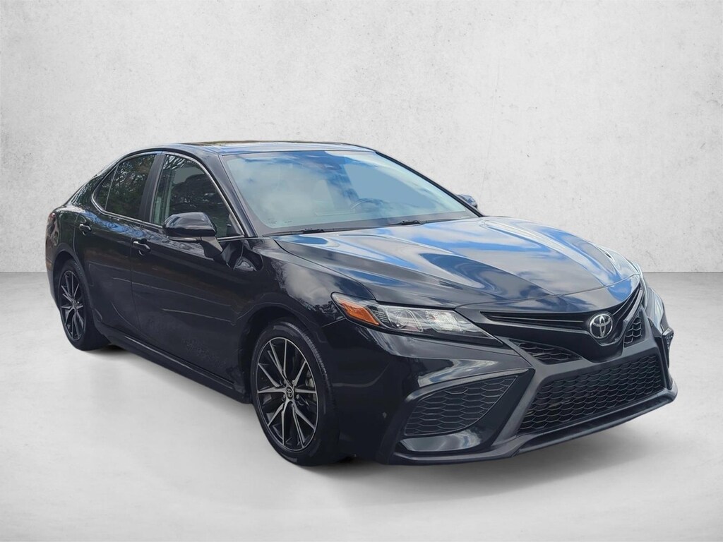 Used 2021 Toyota Camry SE Sedan
